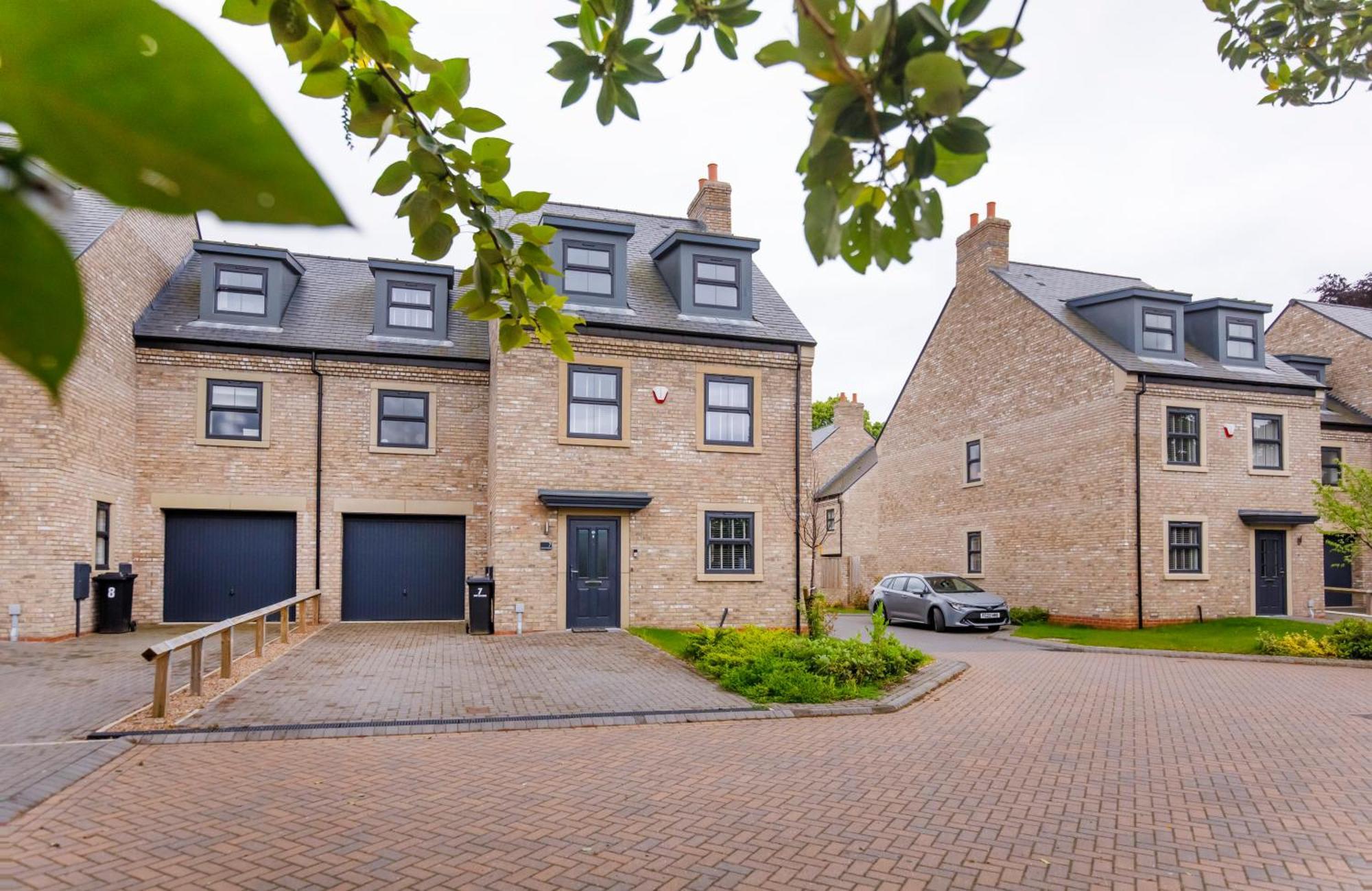 Mount Vale 4 Bedroom Luxury Home & Free Parking - York — Photos 1